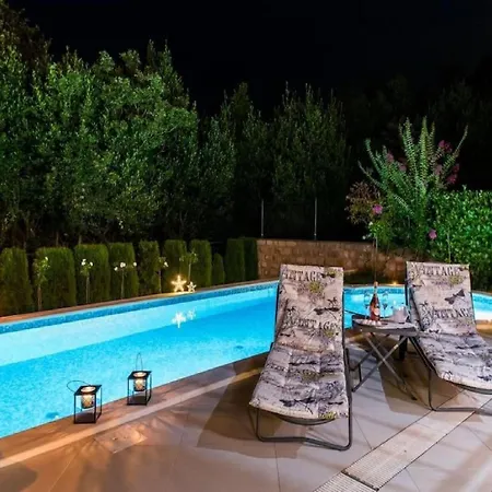 Anita Вилла Груда